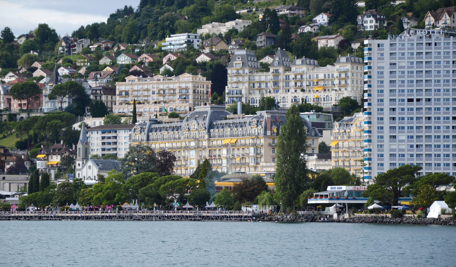 Promenade sur les quais de Montreux and the luxourious Fairmont Le Montreux Palace hotel