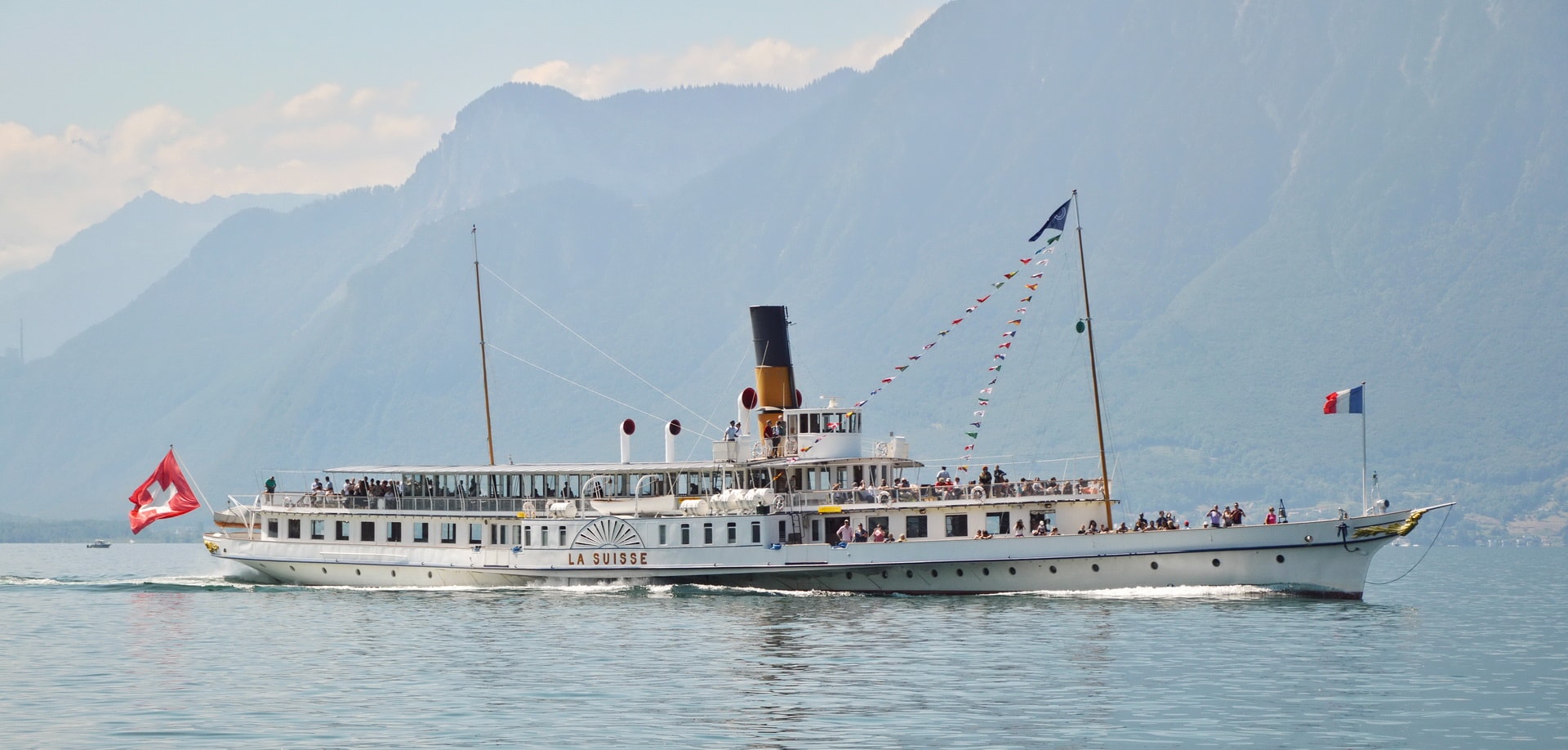 Regular boat trips are offered on Lake Geneva
