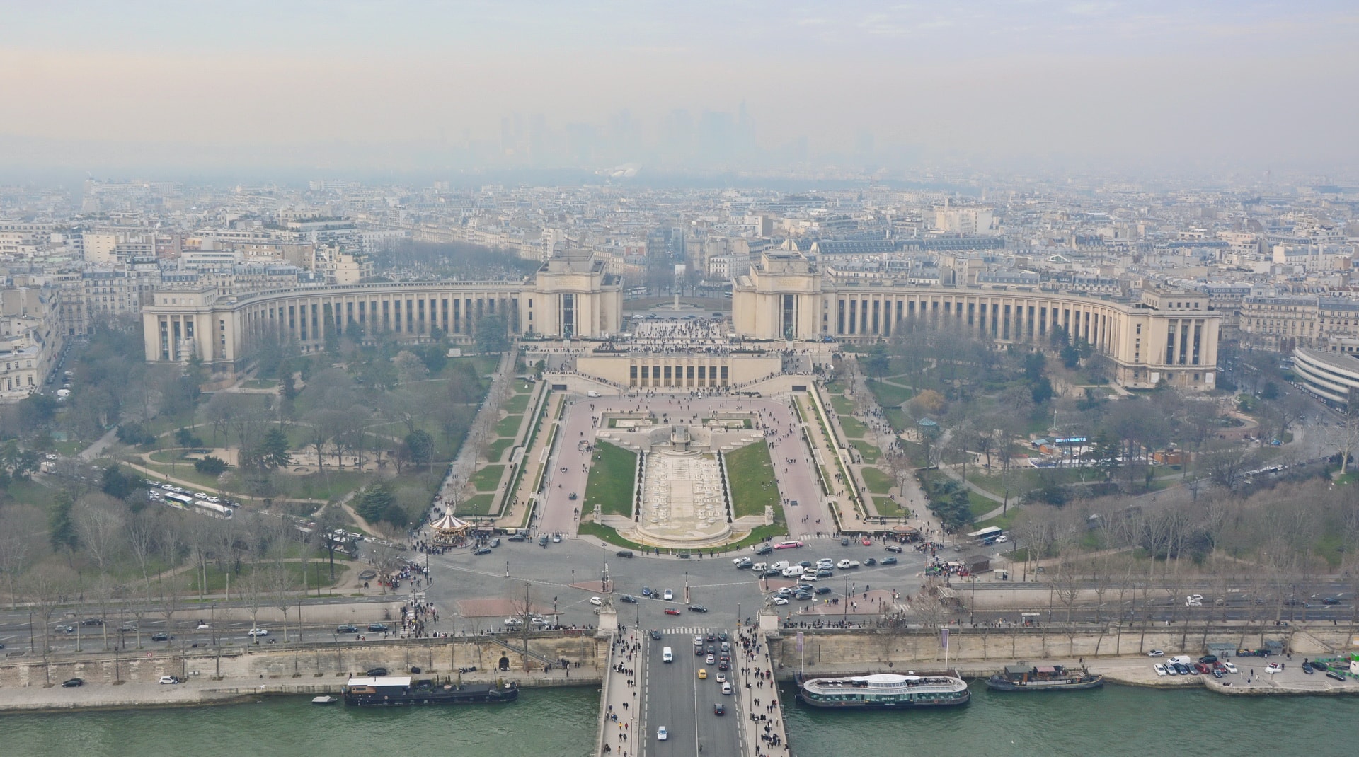Chaillot Palace and Jardins du Trocadéro garden, looking from the 2nd level of the Eiffel Tower